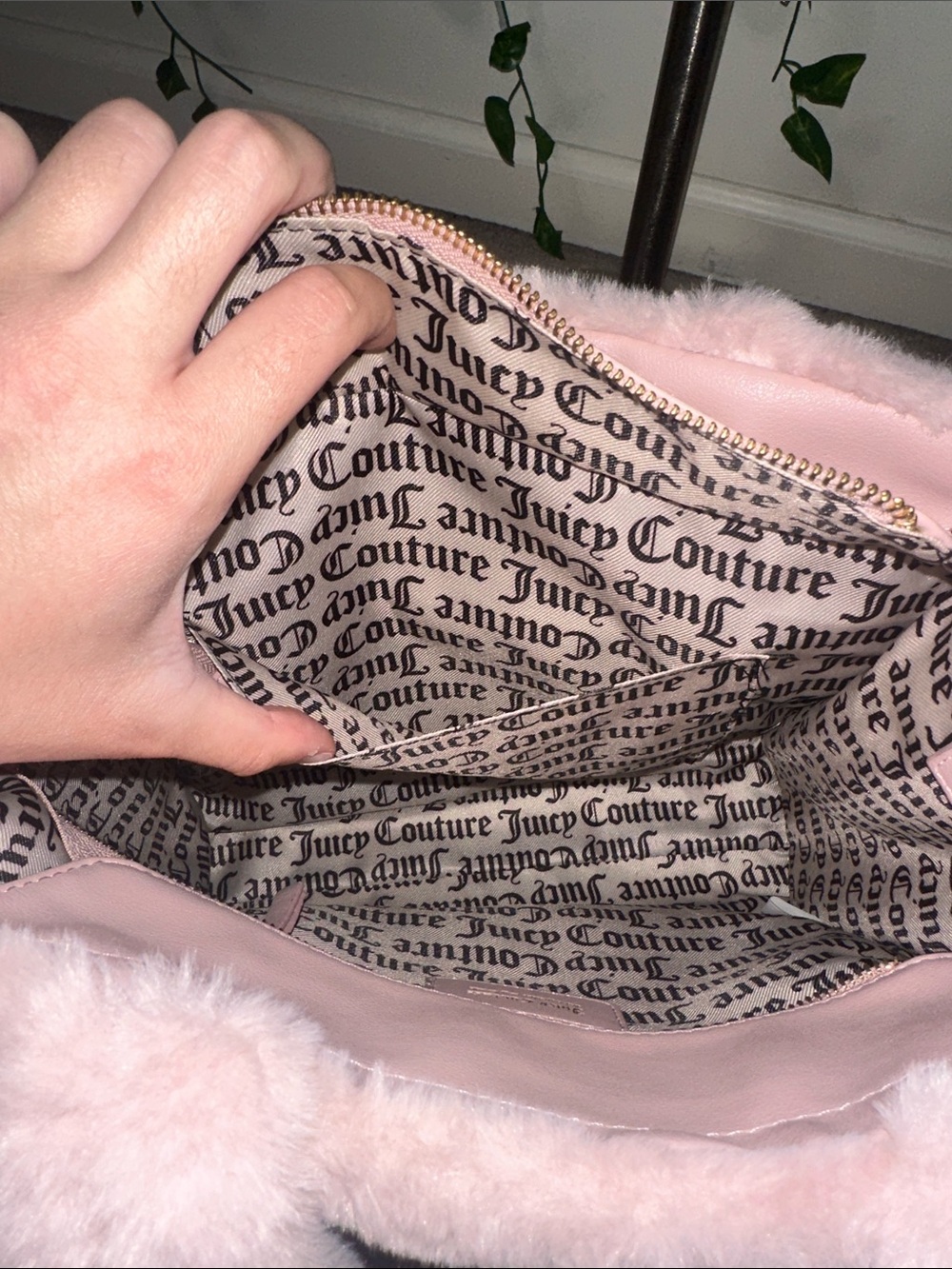 Juicy Couture Pink Let’s Get Cozy Faux Fur Tote Bag Removable Strap With Zipper - Picture 6 of 9